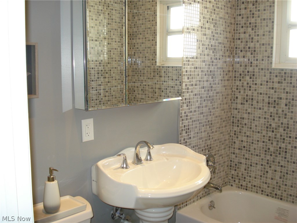 4113 Bayard Road Cleveland, OH 44121 - Photo 18 of 35