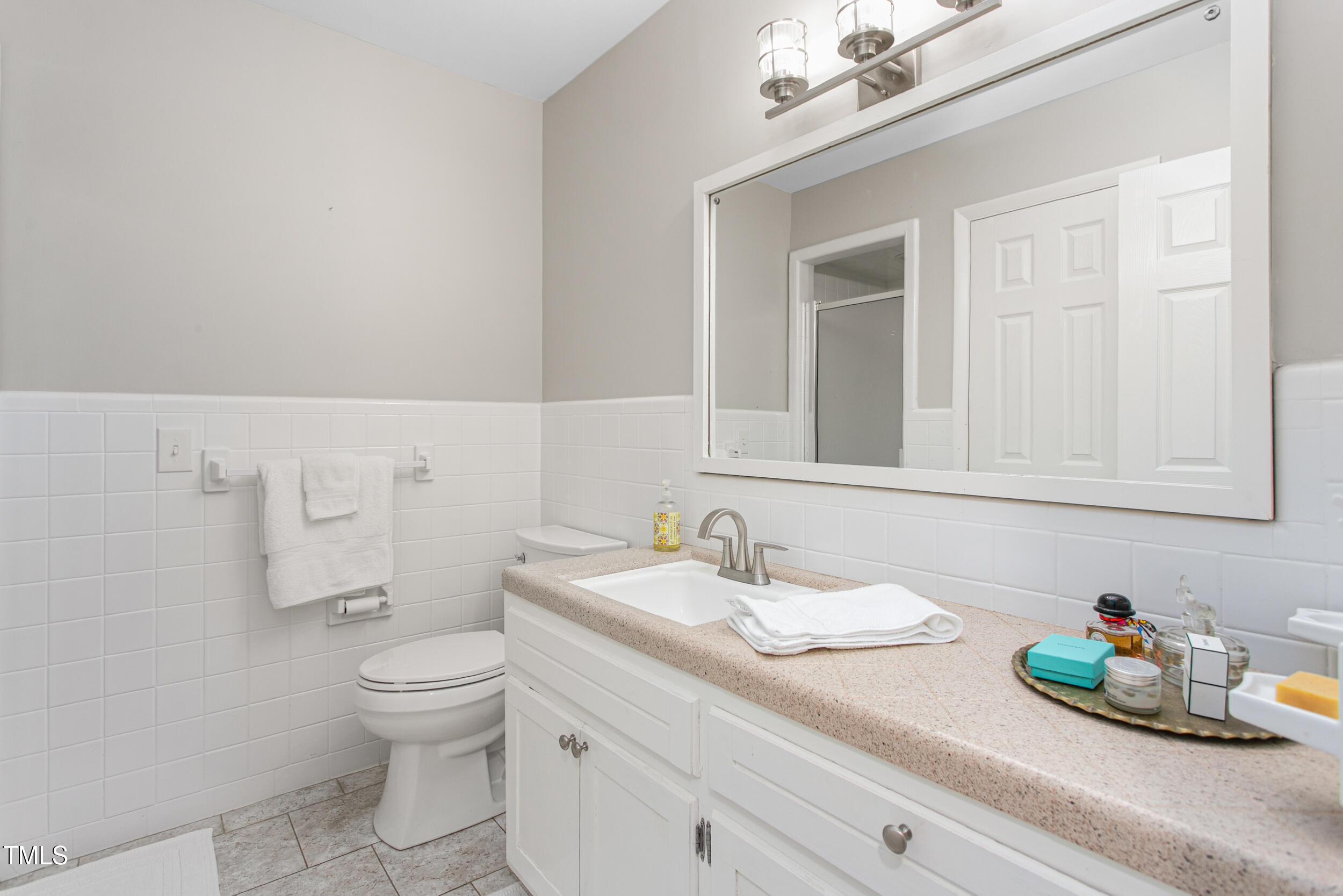 928 Hanford Road Graham, NC 27253 - Photo 33 of 47 Hall bath