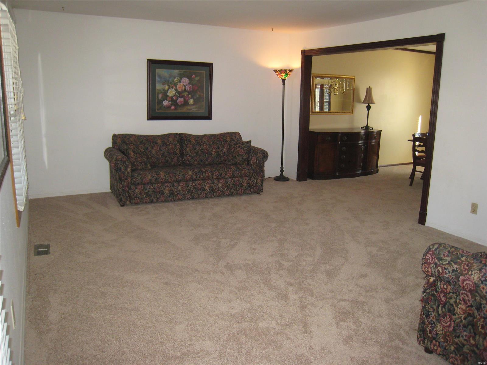 424 Hunters Ridge St. Charles, MO 63301 - Photo 2 of 19 Gallery Image 2