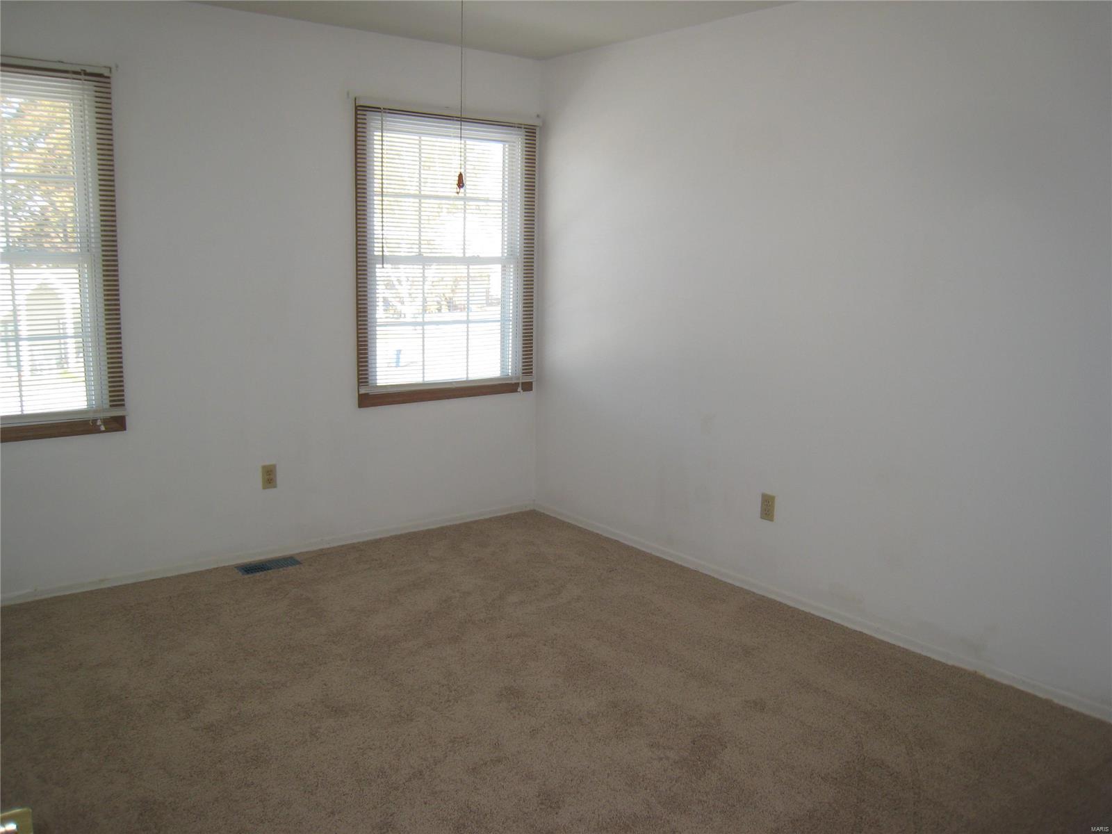 424 Hunters Ridge St. Charles, MO 63301 - Photo 13 of 19 Gallery Image 13
