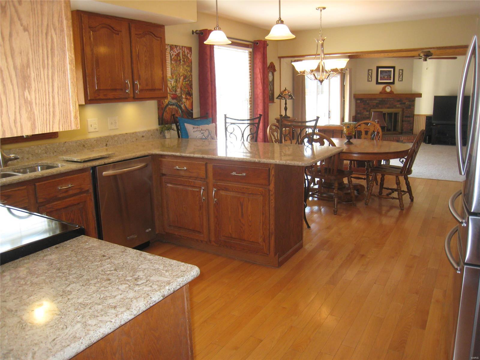 424 Hunters Ridge St. Charles, MO 63301 - Photo 4 of 19 Gallery Image 4