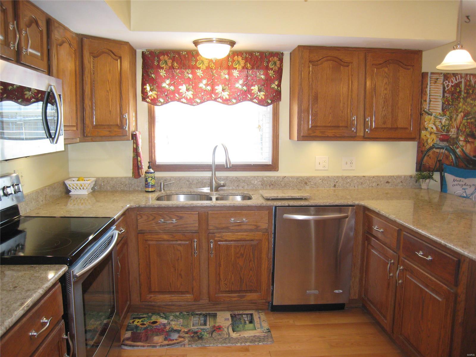 424 Hunters Ridge St. Charles, MO 63301 - Photo 6 of 19 Gallery Image 6