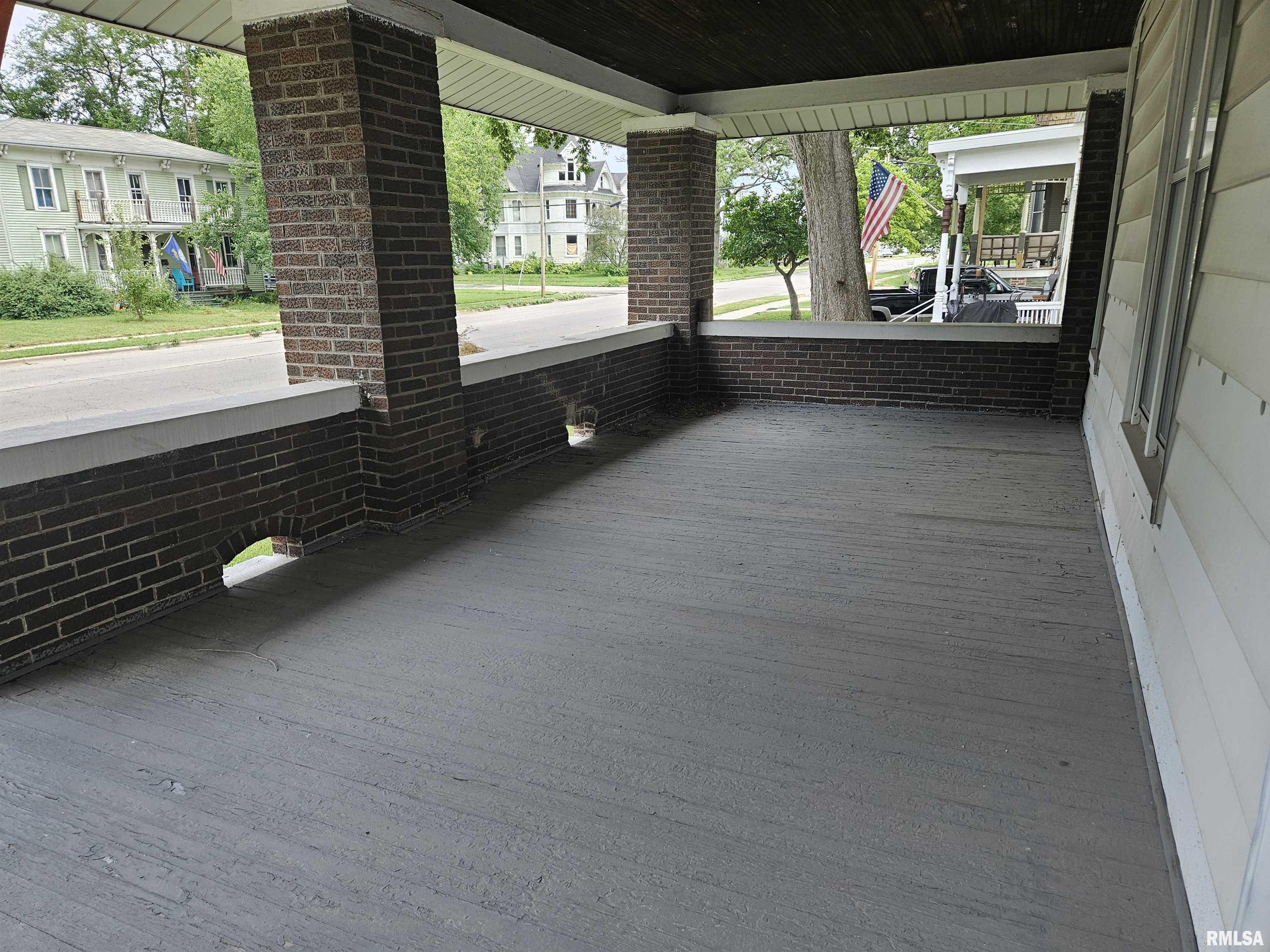 416 North Kickapoo Street Lincoln, IL 62656 - Photo 3 of 24 Gallery Image 3