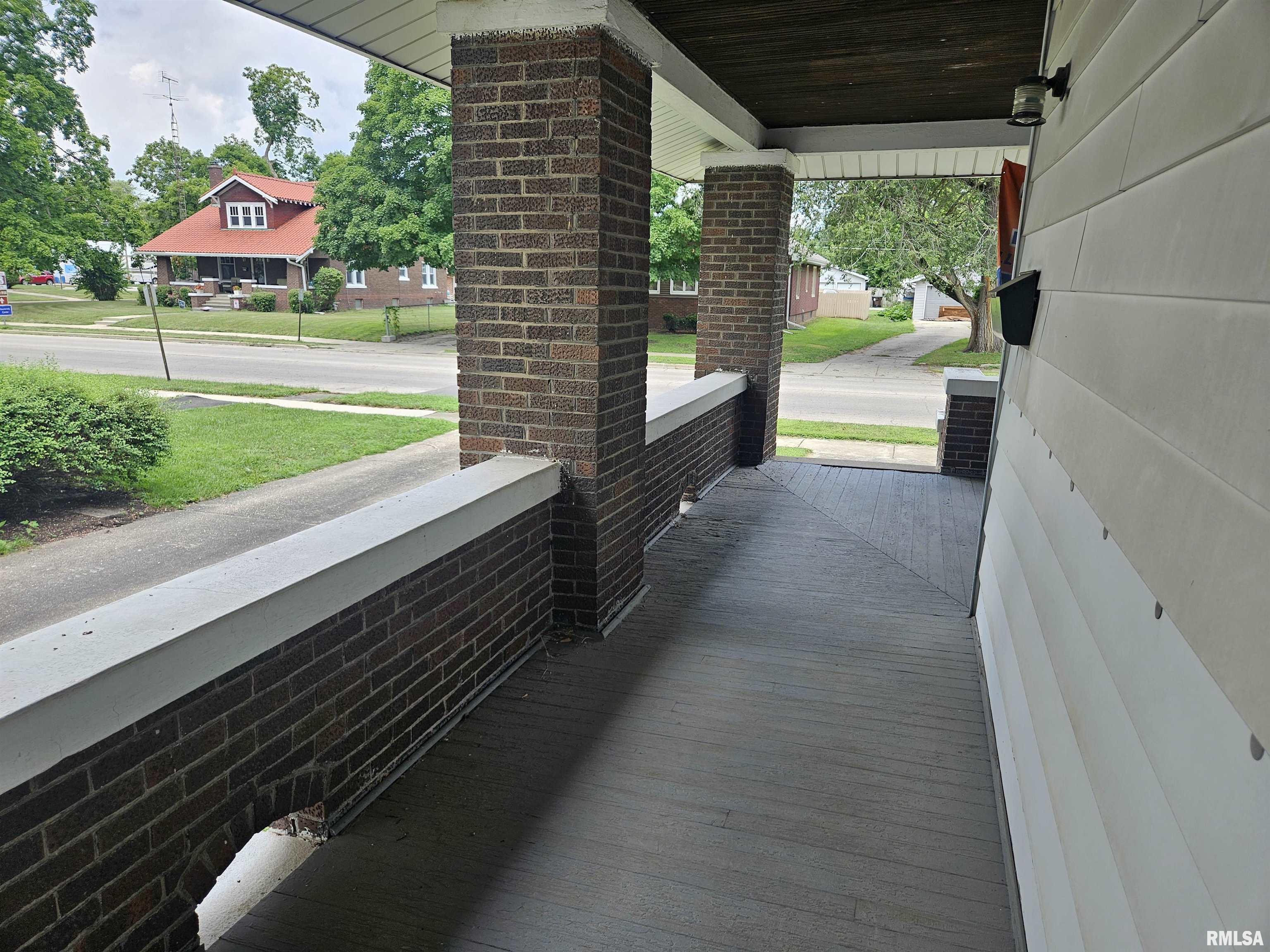 416 North Kickapoo Street Lincoln, IL 62656 - Photo 4 of 24 Gallery Image 4