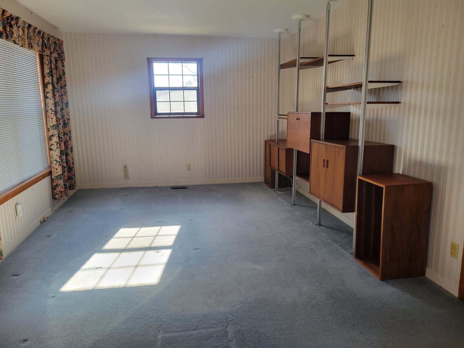 2804 Blackburn Road Southeast Cleveland, TN 37323 - Photo 10 of 18 2824 Blackburn Rd Den with blue carpet