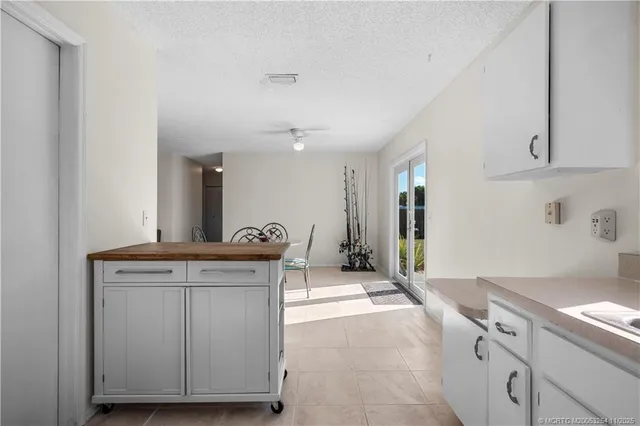 a view of a house with backyard and a tree