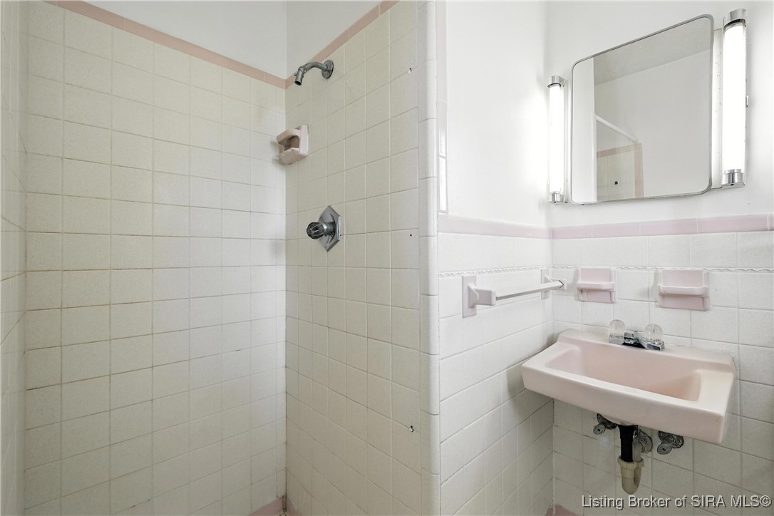 6706 Vesta Road Charlestown, IN 47111 - Photo 13 of 21 Primary ensuite bathroom