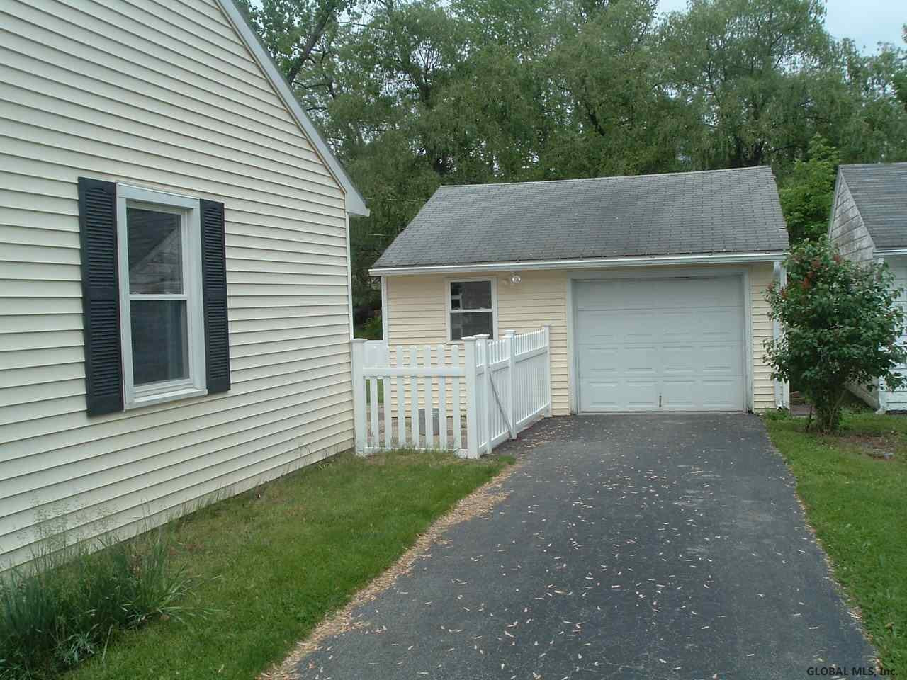 7 Wellington Road Bethlehem, NY 12054 - Photo 3 of 13 Photo 3