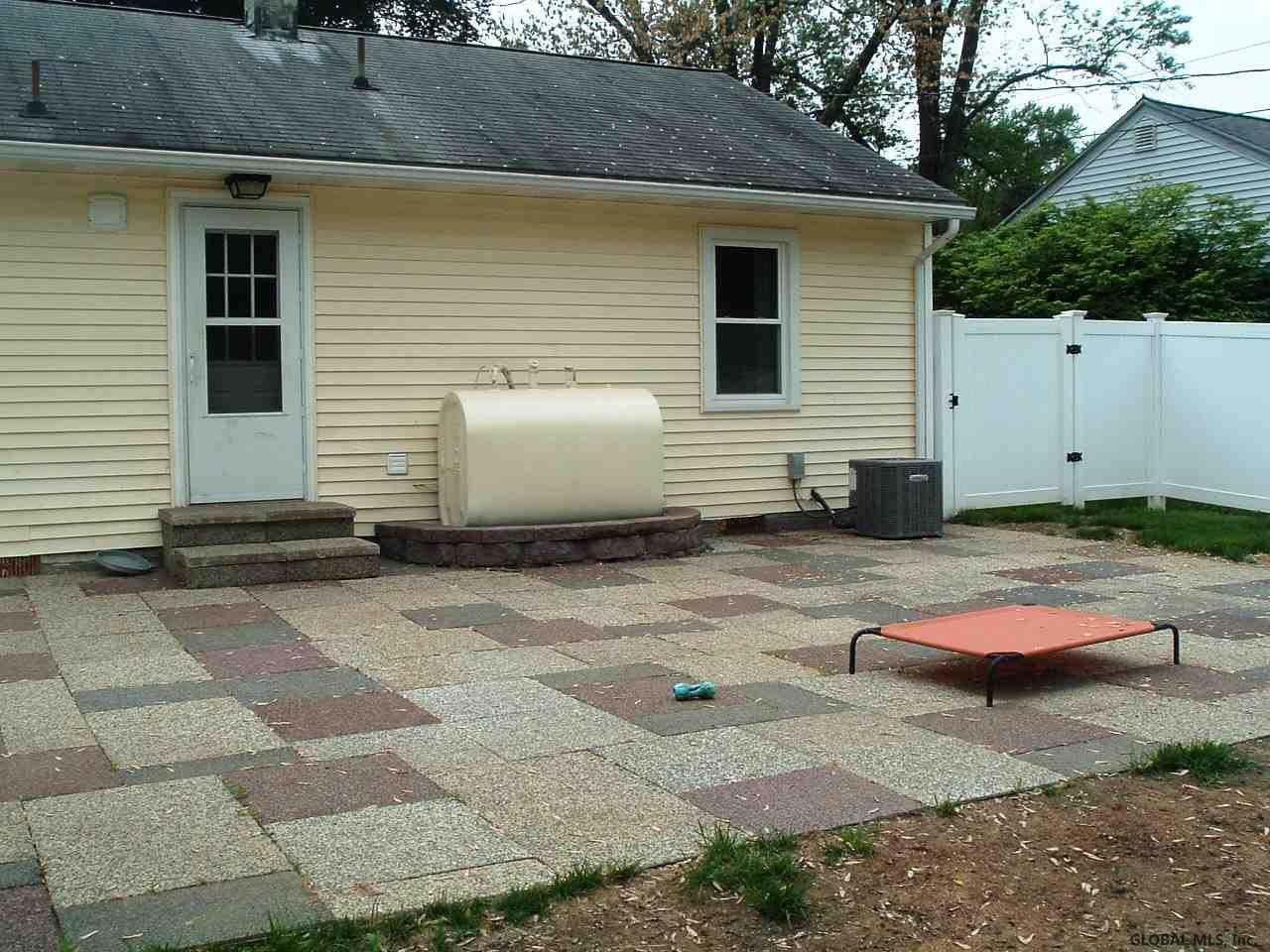 7 Wellington Road Bethlehem, NY 12054 - Photo 4 of 13 Photo 4