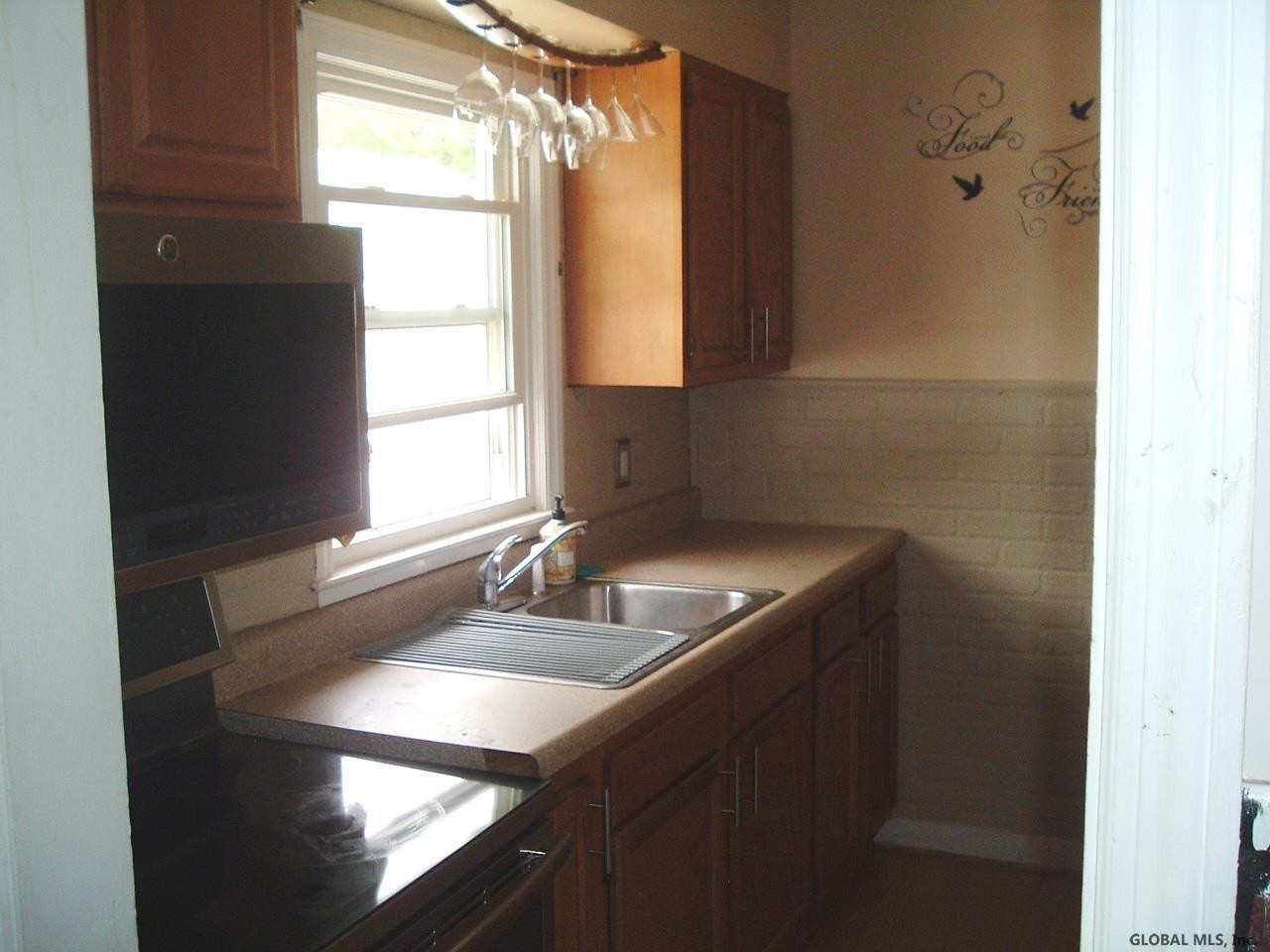 7 Wellington Road Bethlehem, NY 12054 - Photo 8 of 13 Photo 8