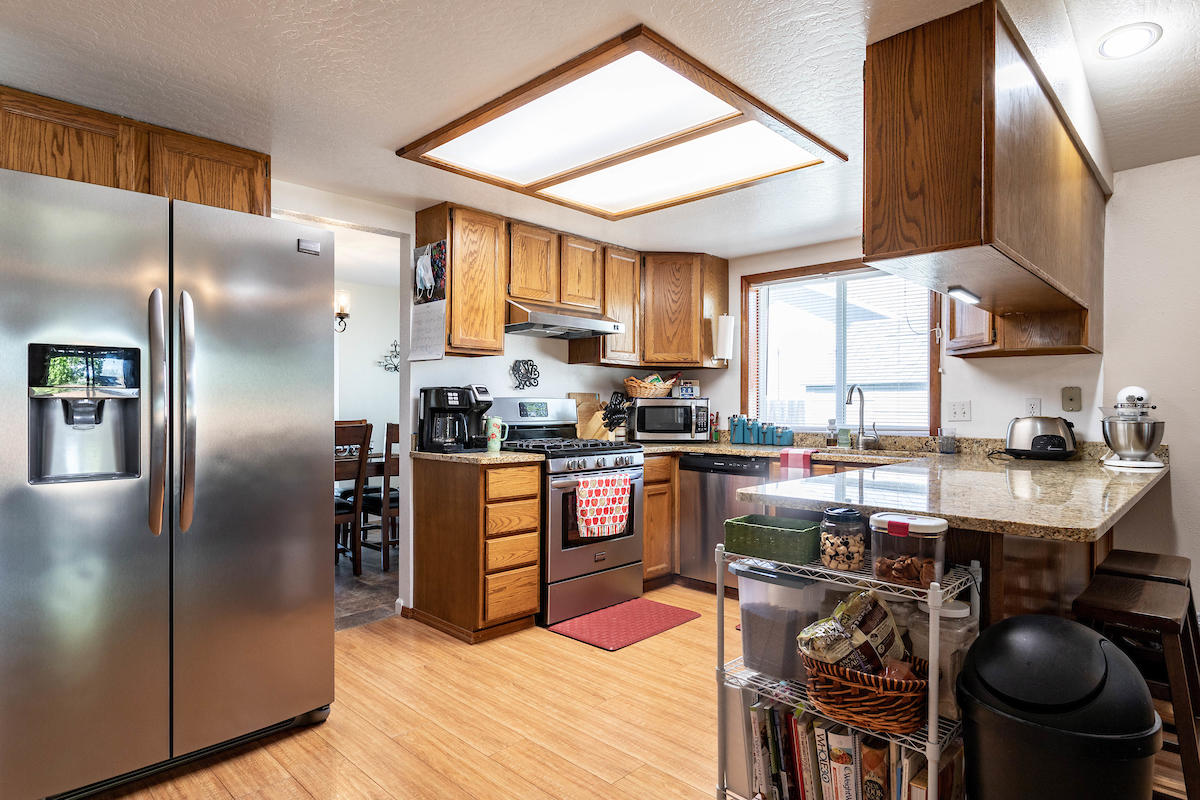 1650 Timothy Street Central Point, OR 97502 - Photo 8 of 32 8