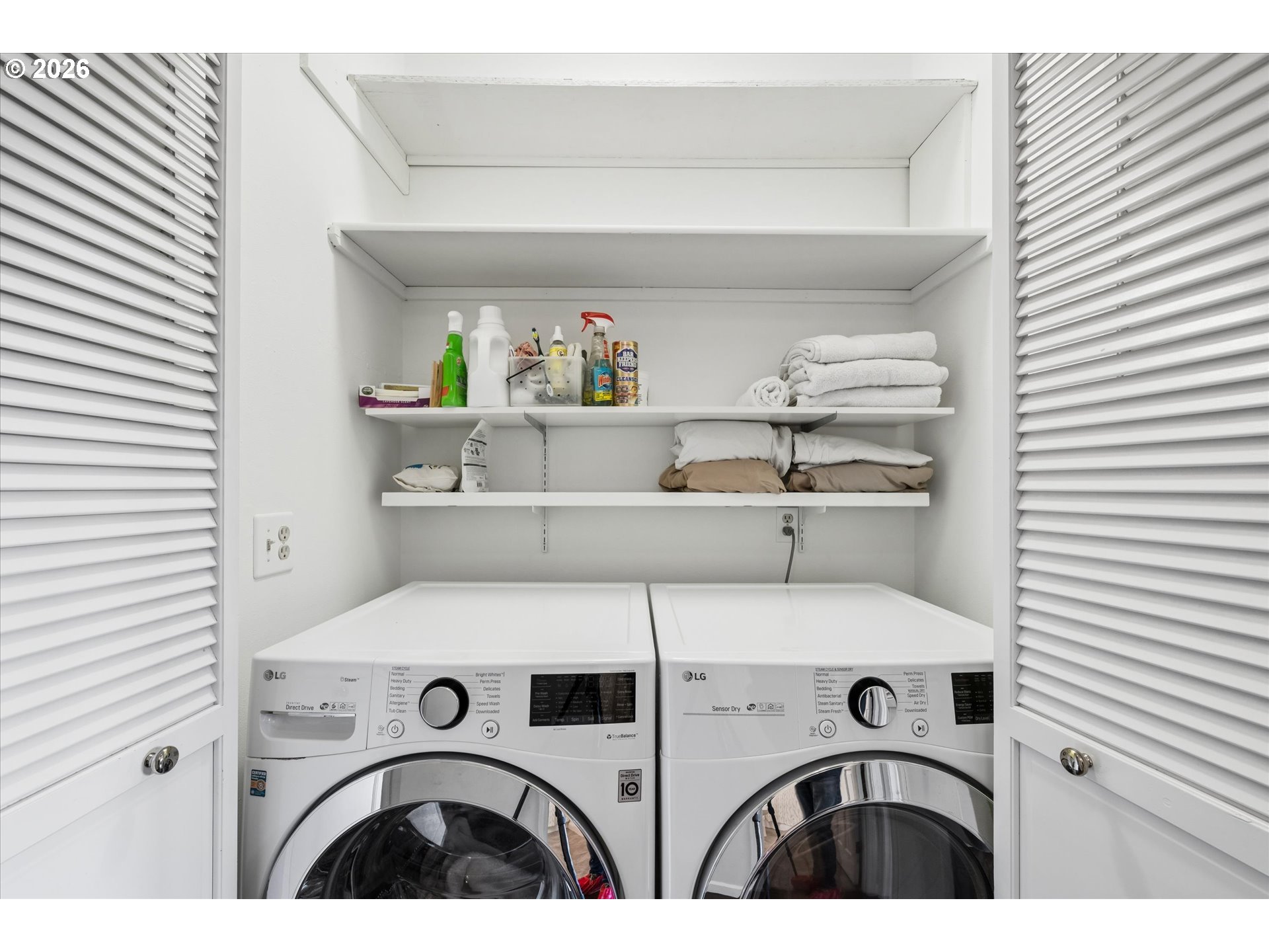 599 Wimbledon Court Eugene, OR 97401 - Photo 20 of 45 a utility room with dryer and washer