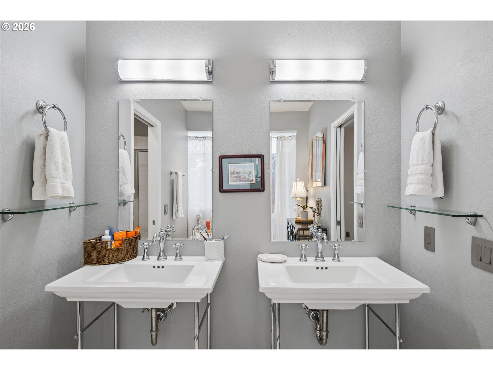 599 Wimbledon Court Eugene, OR 97401 - Photo 30 of 45 a bathroom with 2 sink and a mirror
