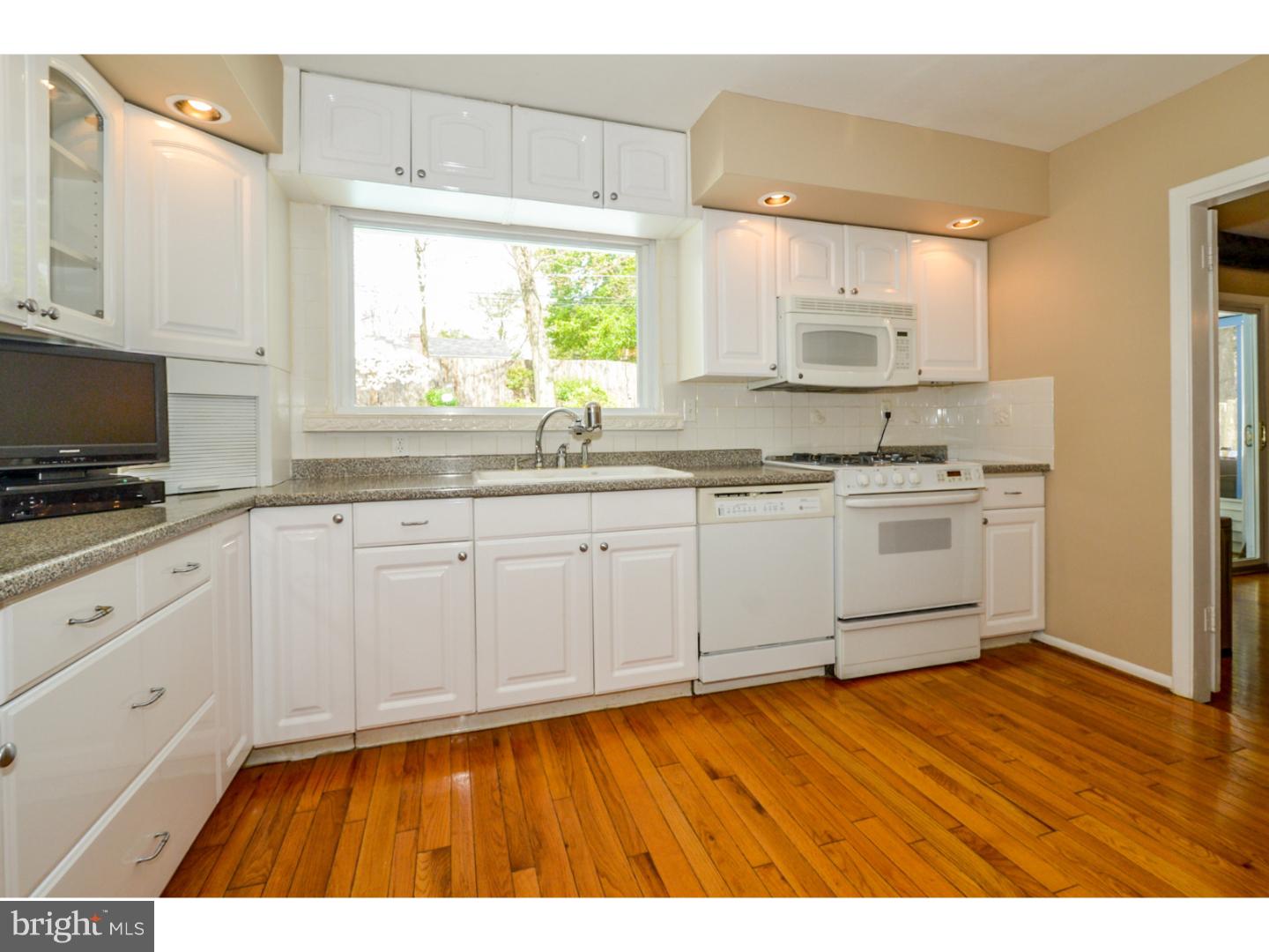 1231 Fleetwood Road Rydal, PA 19046 - Photo 11 of 25 Kitchen