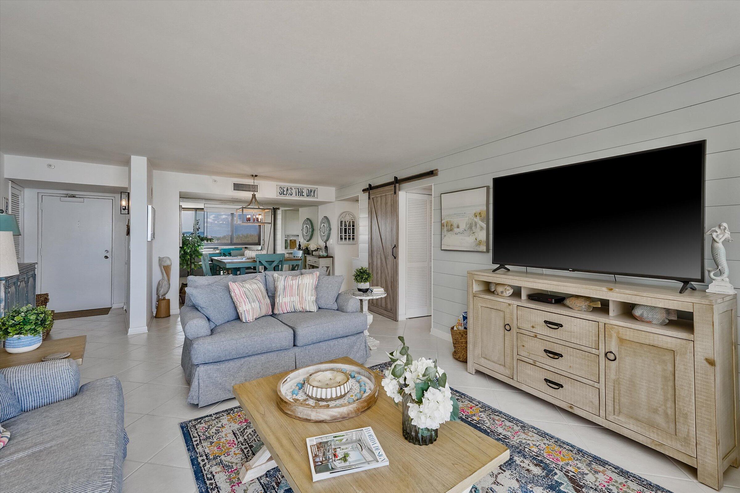 400 Ocean Trail Way, Unit 703 Jupiter, FL 33477 - Photo 13 of 63 Living Room / Dinning Room