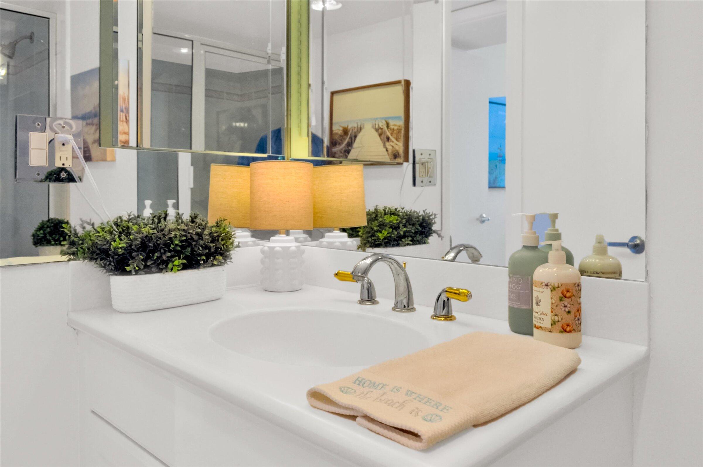 400 Ocean Trail Way, Unit 703 Jupiter, FL 33477 - Photo 33 of 63 Guest Bath