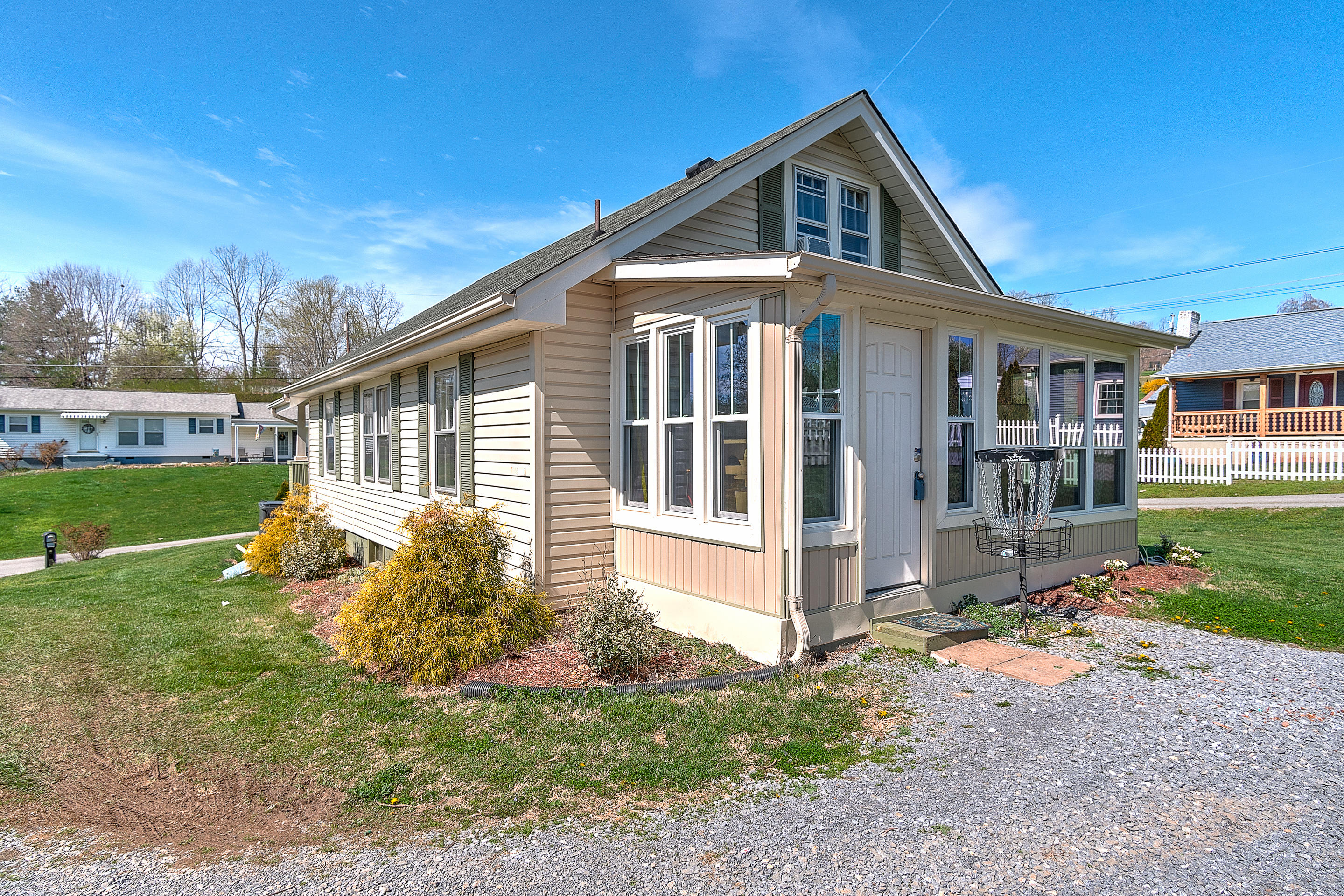 2138 6th Street Bristol, TN 37620 - Photo 7 of 44 exterior_mls-10