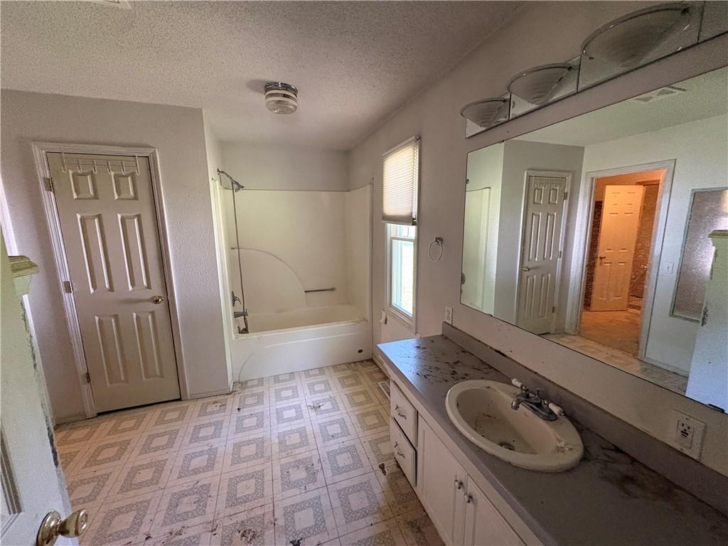 1046 Northwest 475th Road Centerview, MO 64019 - Photo 9 of 21