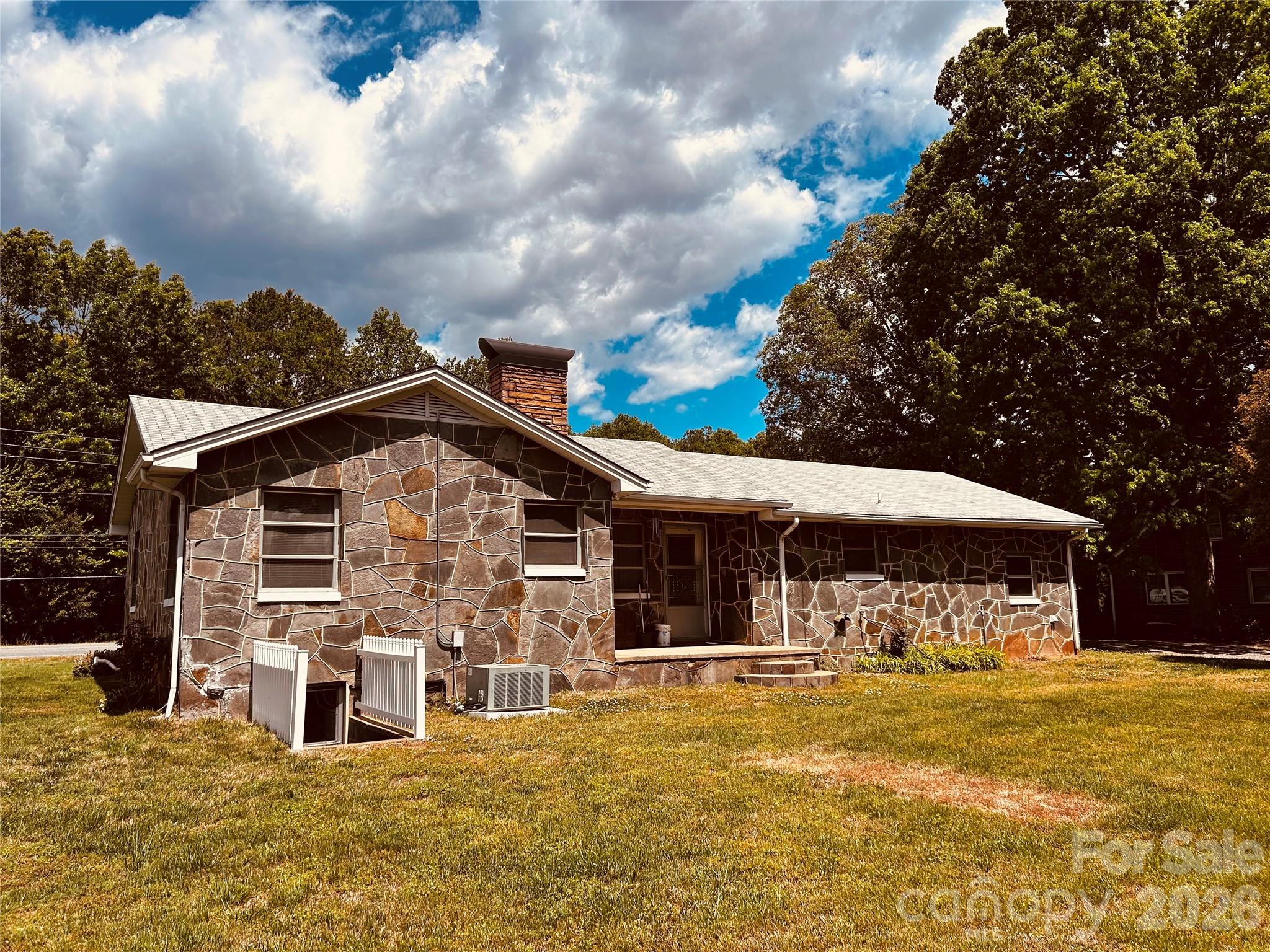 2525 13th Avenue Southwest Hickory, NC 28602 - Photo 15 of 17