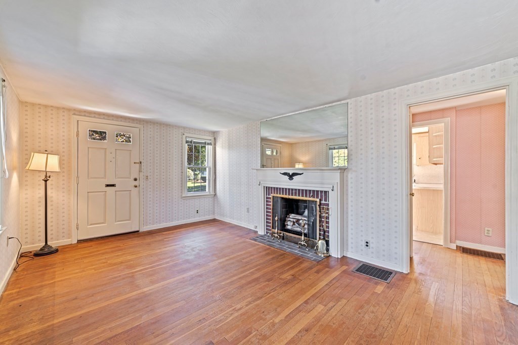41 Forum Road Quincy, MA 02169 - Photo 4 of 28 Gallery Image 4