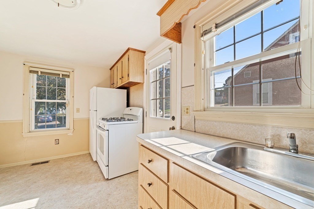 41 Forum Road Quincy, MA 02169 - Photo 5 of 28 Gallery Image 5