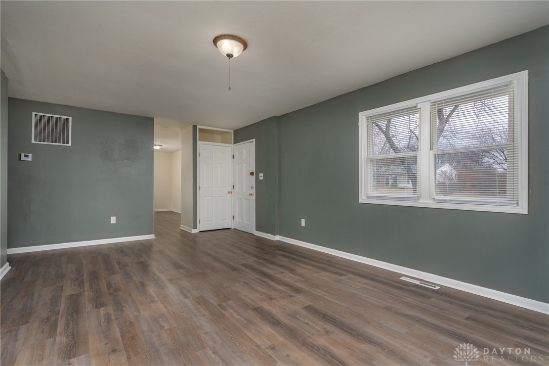 4053 Klepinger Road Dayton, OH 45416 - Photo 10 of 20 Living Room