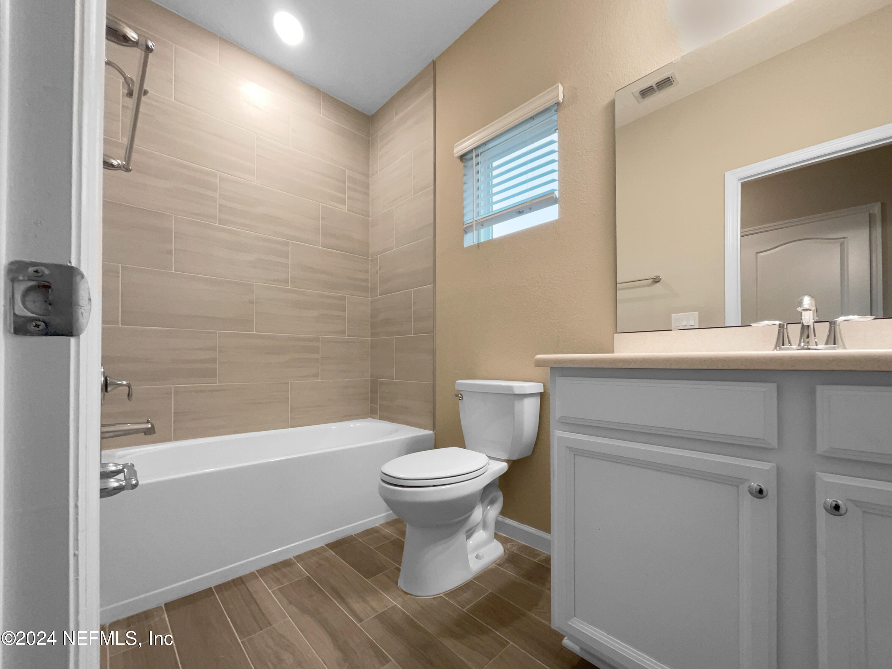 188 Bloomfield Way St. Augustine, FL 32092 - Photo 11 of 18 a bathroom with a sink toilet and shower