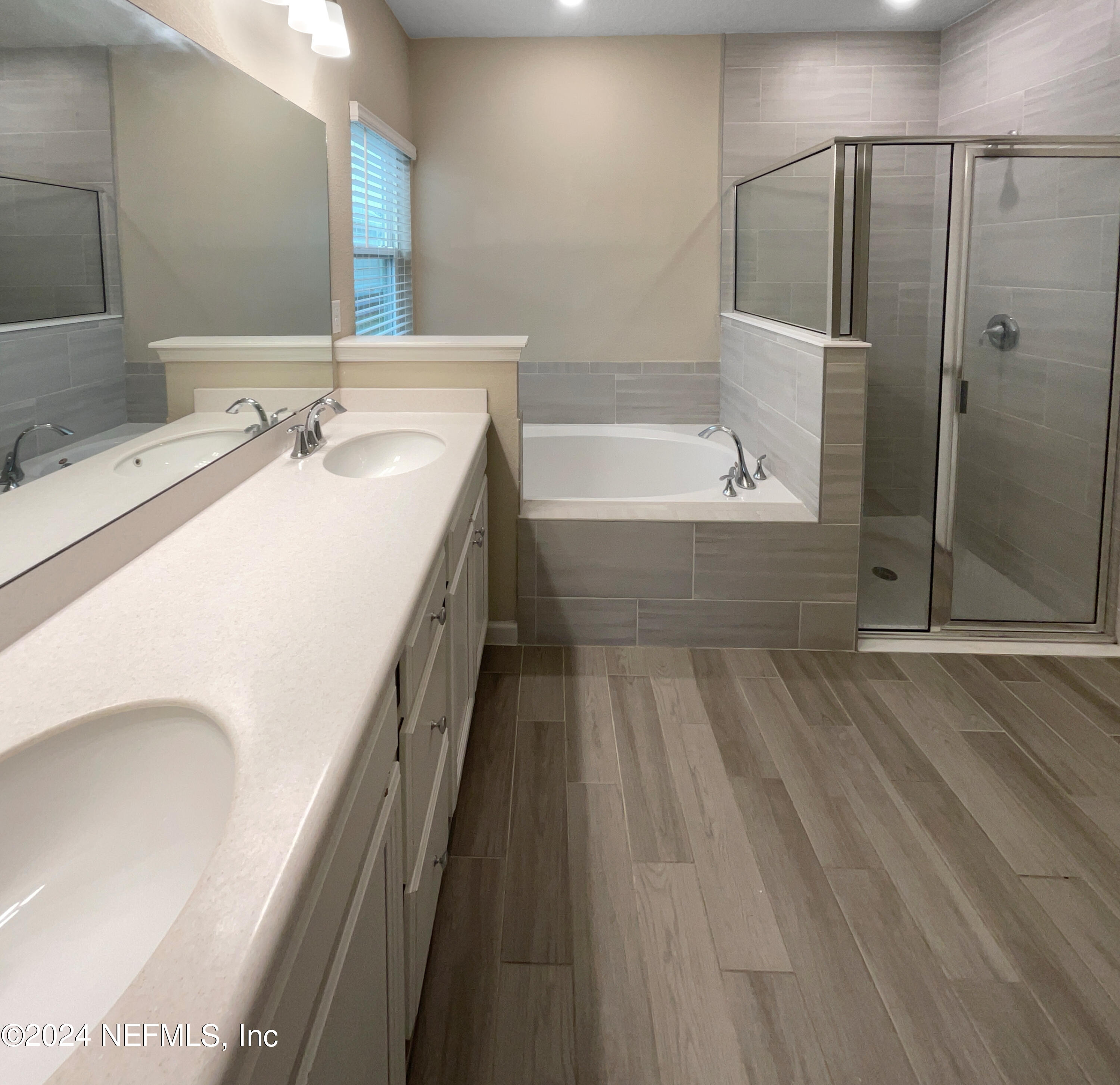 188 Bloomfield Way St. Augustine, FL 32092 - Photo 17 of 18 a bathroom with a bathtub and a sink