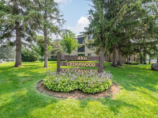 $1,390 | 4101 Parklawn Avenue, Unit 130, Edina, MN 55435