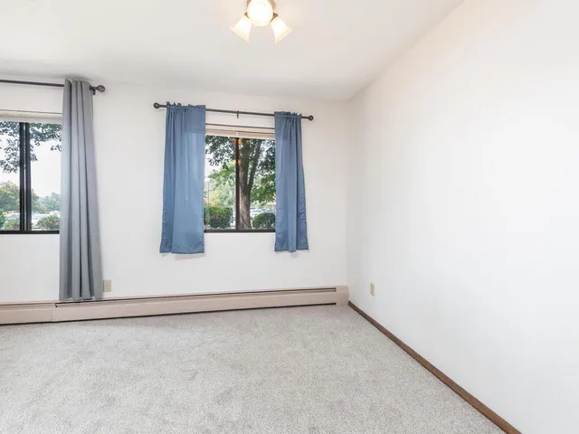 $1,390 | 4101 Parklawn Avenue, Unit 130, Edina, MN 55435