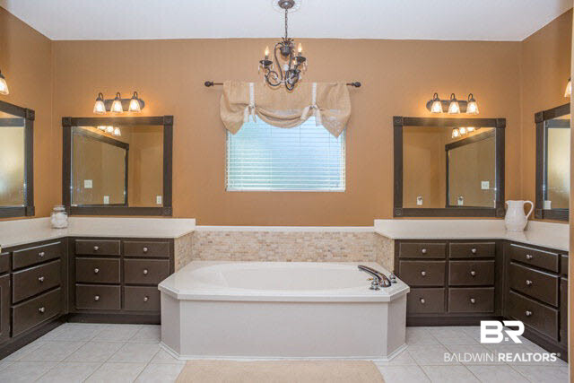 9462 Chamberlain Pass Daphne, AL 36526 - Photo 14 of 26 Master Bath/Tub