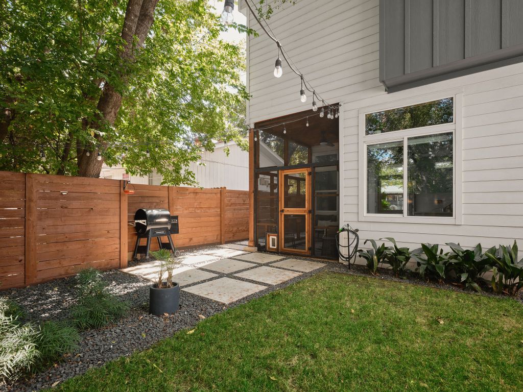 2806 Lyons Road, Unit 1 Austin, TX 78702 - Photo 38 of 39 a backyard of a house