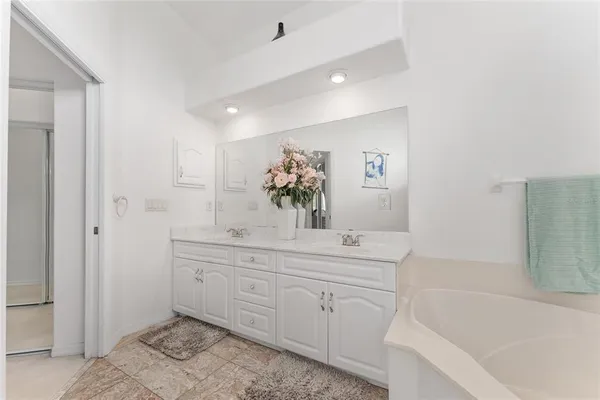 $599,900 | 5819 Northeast 72nd Street, Silver Springs, FL 34488