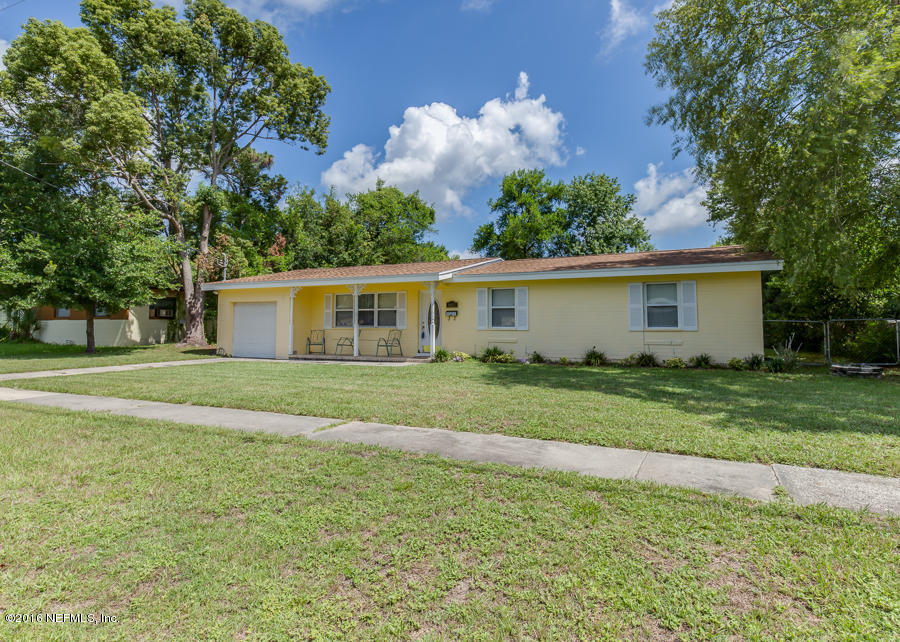 6615 Diane Road Jacksonville, FL 32277 - Photo 5 of 23 a front view of house with yard and green space
