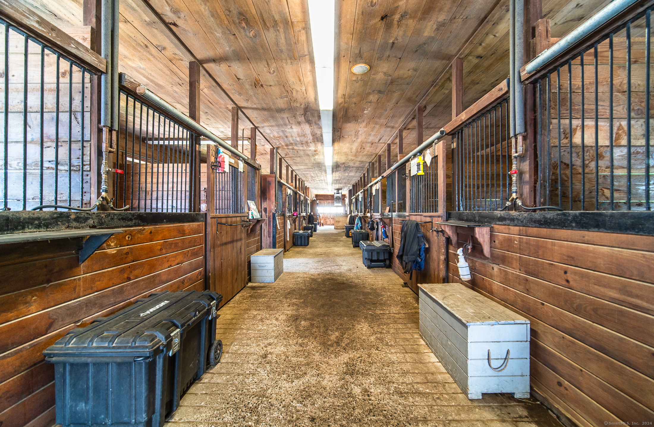558 North Roast Meat Hill Road Killingworth, CT 06419 - Photo 32 of 37 a view of a pathway of a building