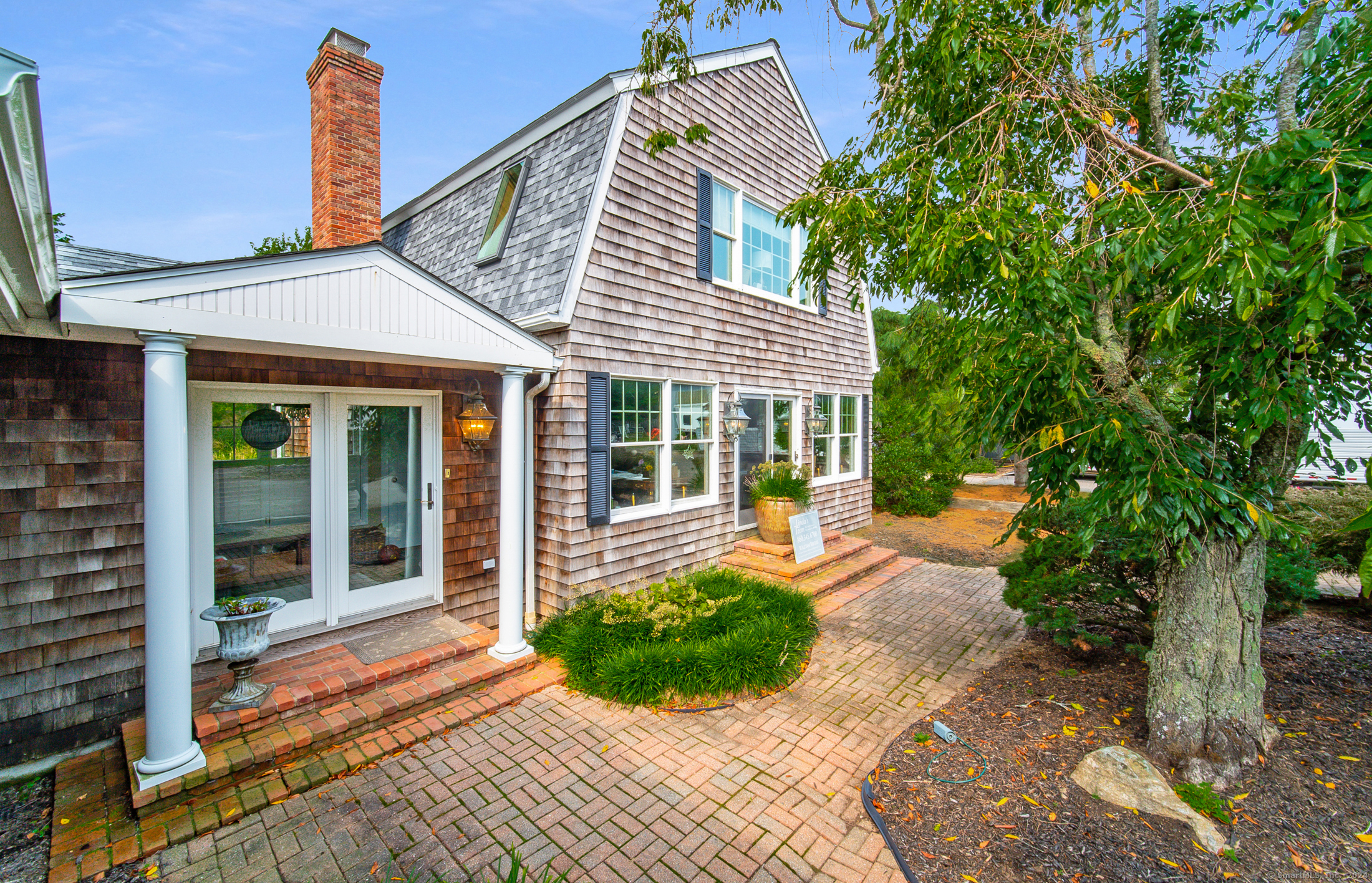 558 North Roast Meat Hill Road Killingworth, CT 06419 - Photo 4 of 37 a front view of a house with garden