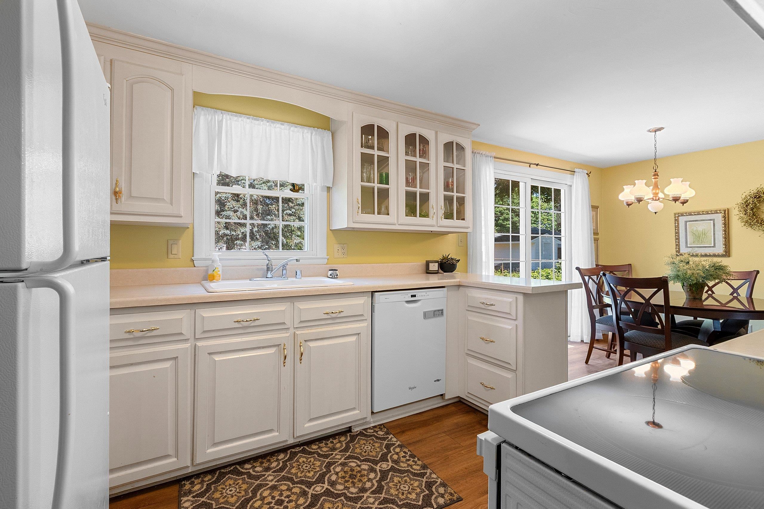 1430 Oak Ridge Drive Green Bay, WI 54304 - Photo 25 of 44