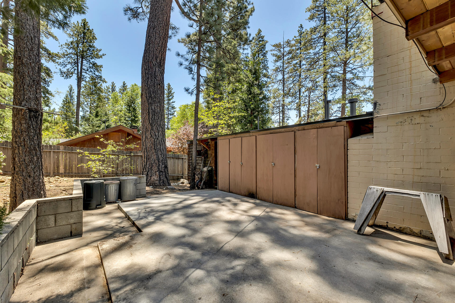 25270 Palomar Road Idyllwild, CA 92549 - Photo 39 of 60 a backyard of a house with table and chairs