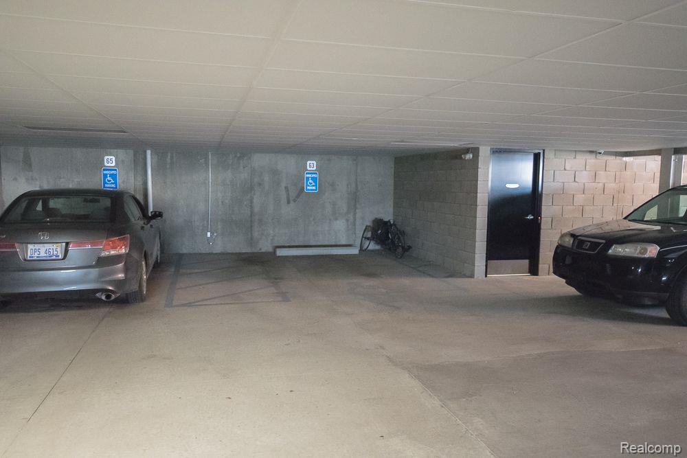 112 Walnut Boulevard, Unit 411 Rochester, MI 48307 - Photo 4 of 9