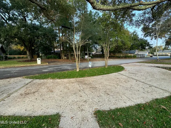 $380,000 | 305 Westview Drive, Biloxi, MS 39531