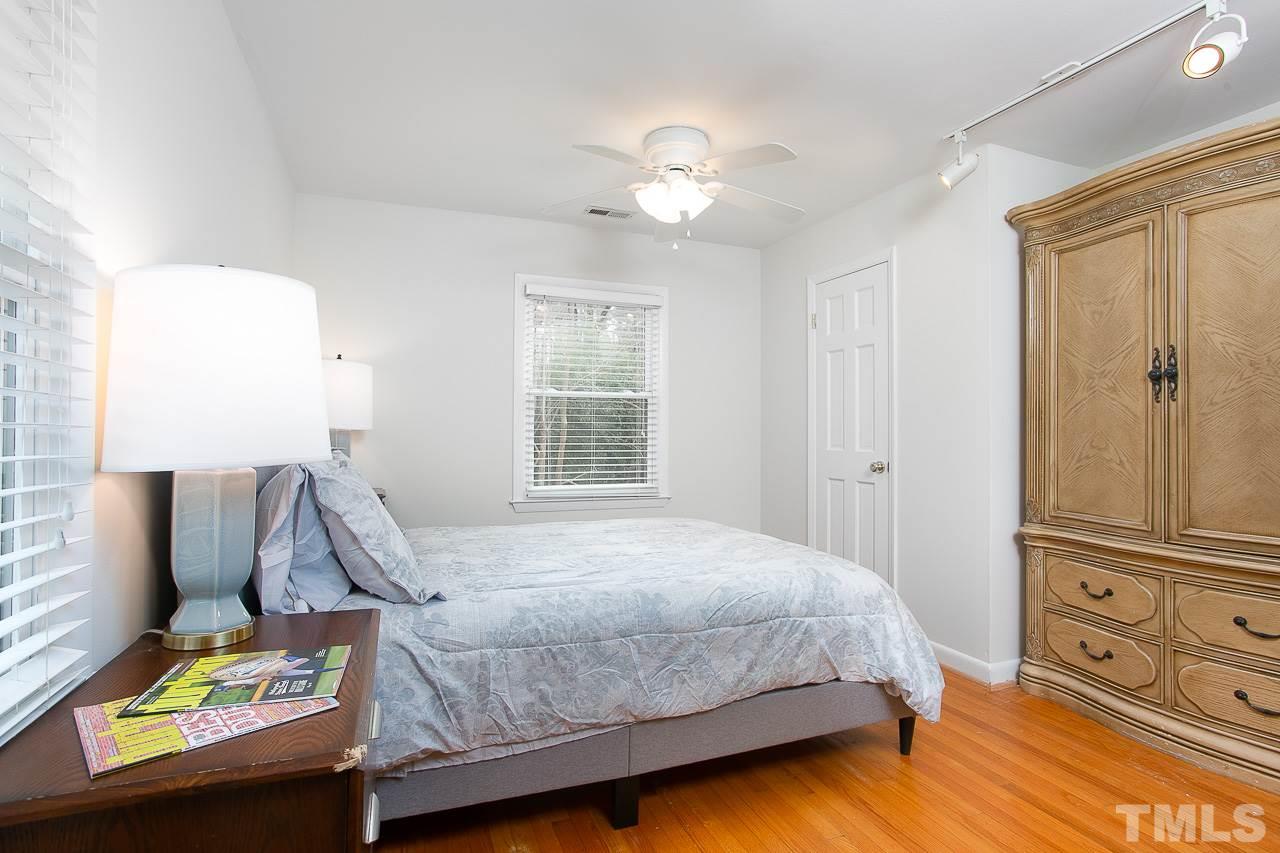 4 Lucerne Lane Durham, NC 27707 - Photo 11 of 30 Wardrobe Conveys