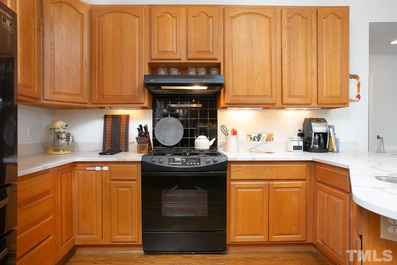 4 Lucerne Lane Durham, NC 27707 - Photo 7 of 30 Gas Stove