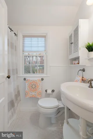 $649,000 | 5915 Edgehill Drive, Alexandria, VA 22303