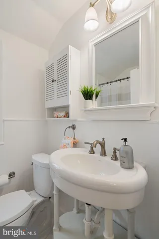 $649,000 | 5915 Edgehill Drive, Alexandria, VA 22303