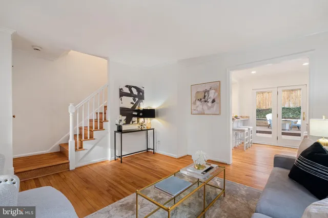 $649,000 | 5915 Edgehill Drive, Alexandria, VA 22303