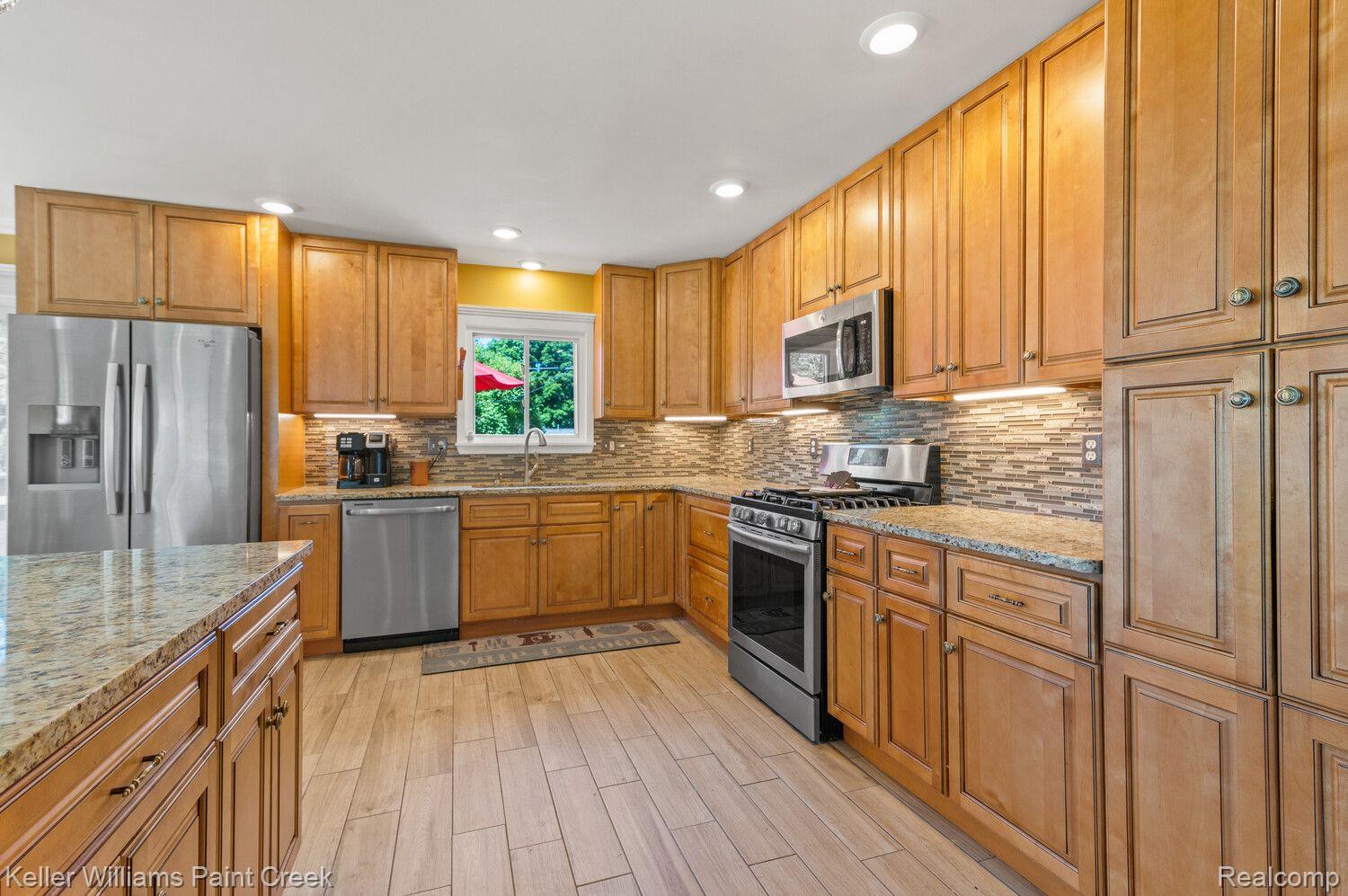 2550 Hessel Avenue Rochester, MI 48307 - Photo 27 of 35 Updated Kitchen with Island