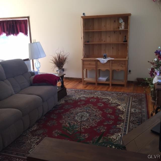 394 Hartman Road Bethlehem, PA 18020 - Photo 4 of 12 Gallery Image 4