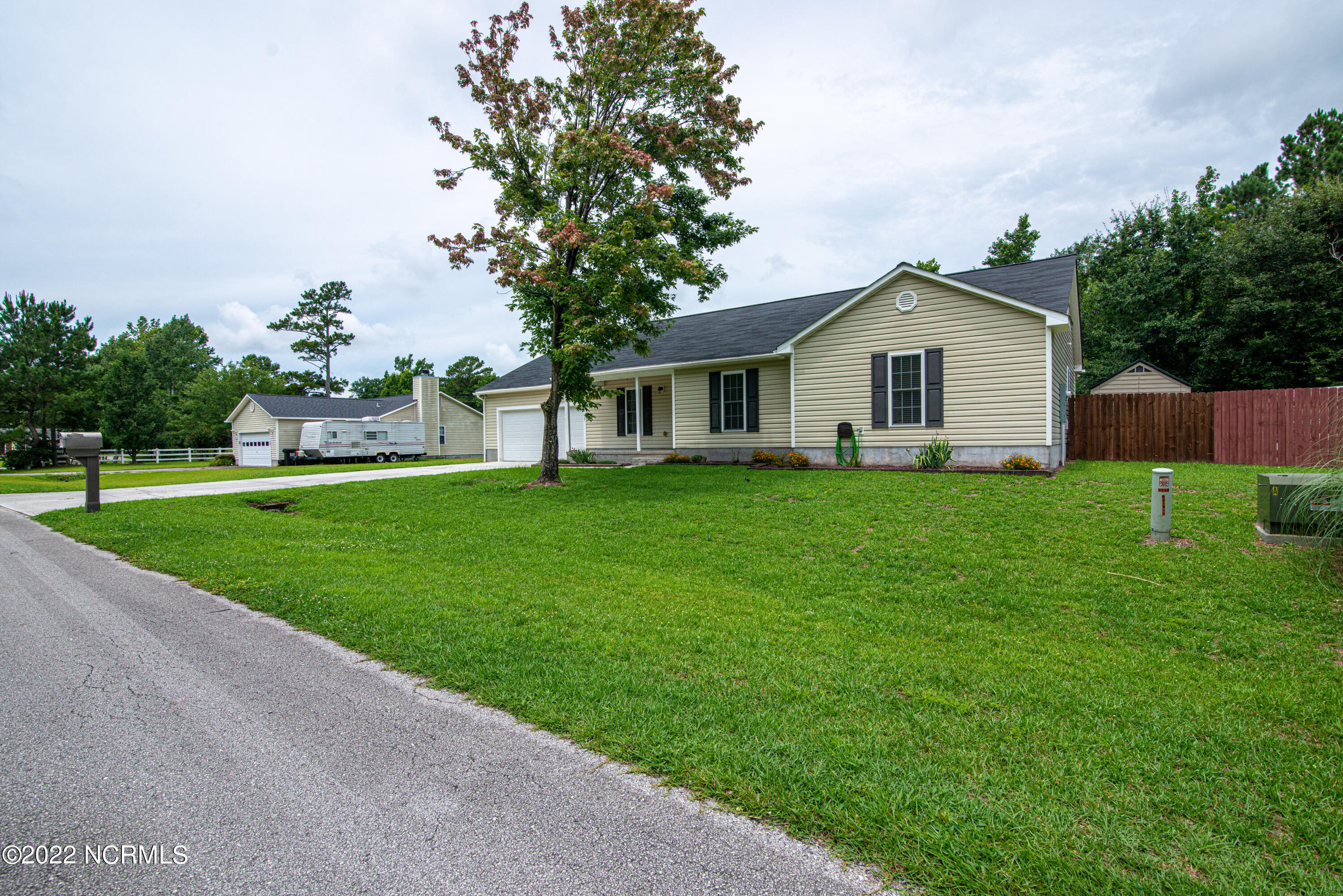 103 Grismill Road Jacksonville, NC 28540 - Photo 2 of 35 DSC_9202