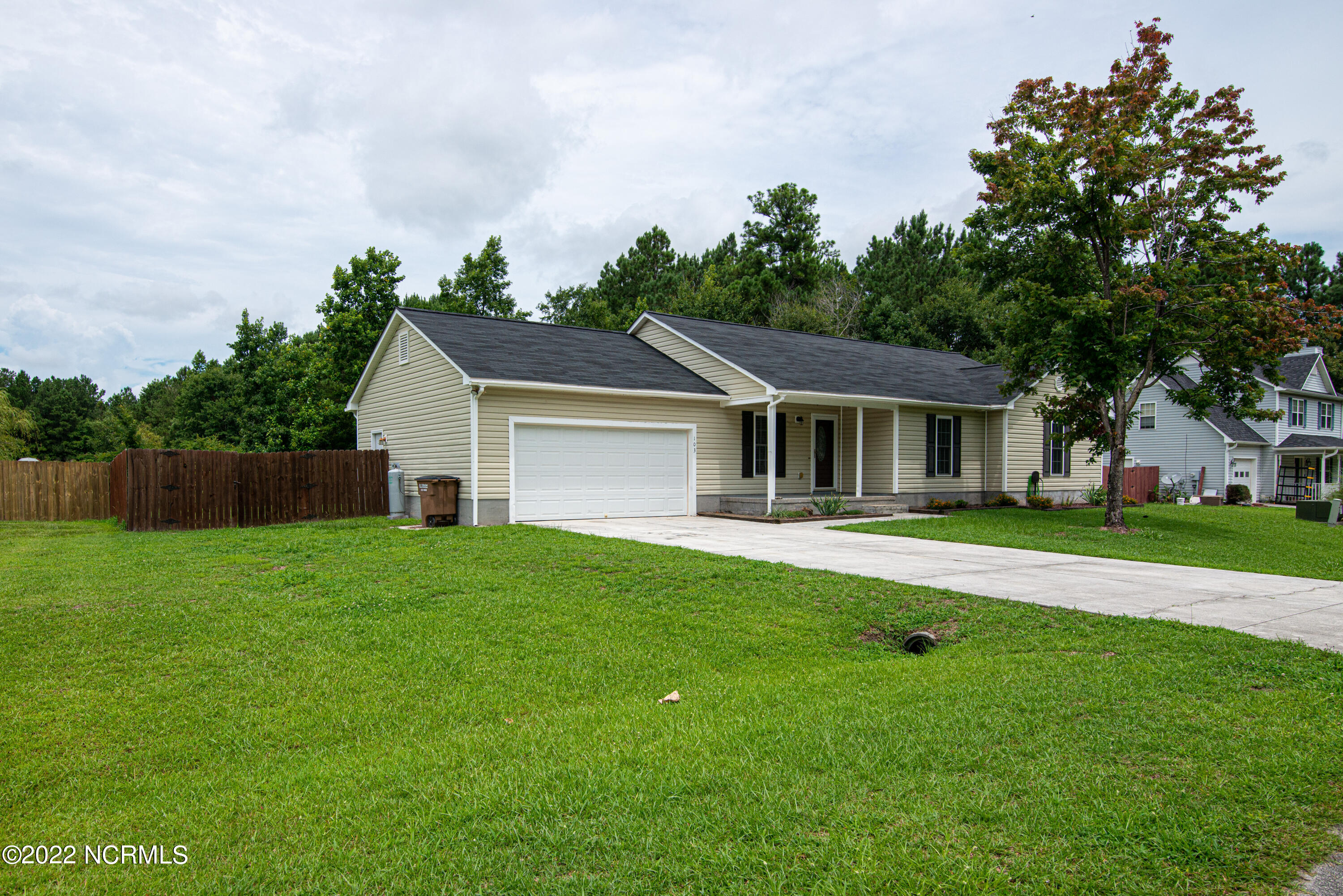 103 Grismill Road Jacksonville, NC 28540 - Photo 4 of 35 DSC_9208