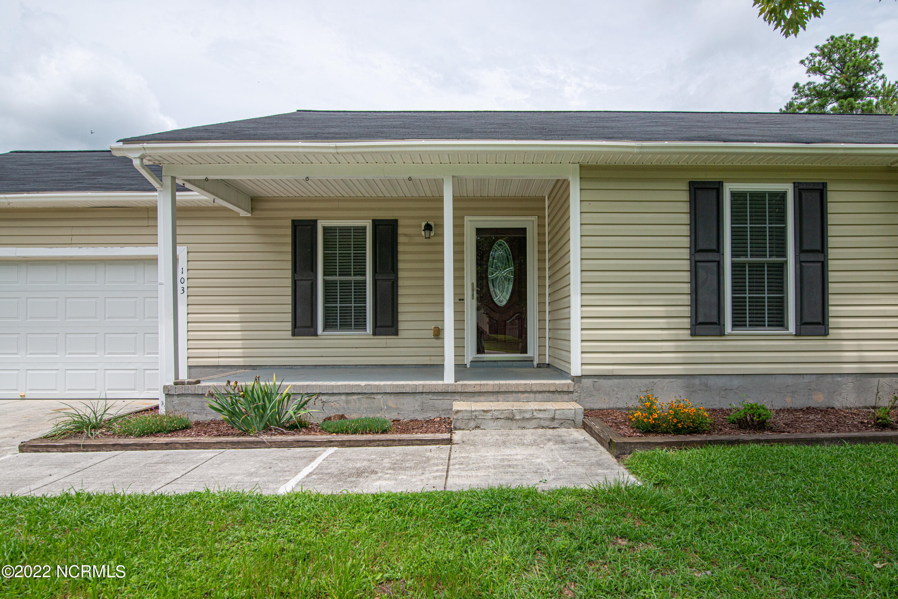 103 Grismill Road Jacksonville, NC 28540 - Photo 5 of 35 DSC_9211